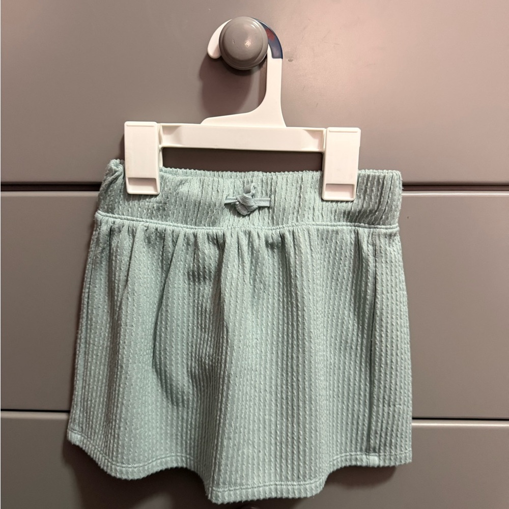 OshKosh B'gosh Light Green and Pink/Salmon Textured Skorts